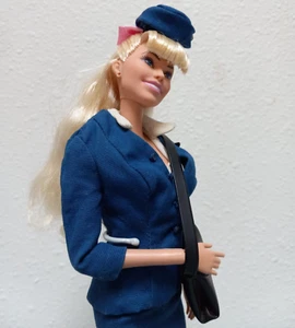 Barbie Margot Robbie as Laura Cameron in Pan Am. - Picture 1 of 24