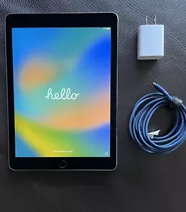 iPad pro 9.7 32gb Wi-Fi Only - Picture 1 of 2