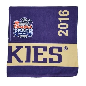 Asciugamano University of Washington Huskies Football Peach Bowel 2016 41"x22" nuovo senza etichette - Foto 1 di 3
