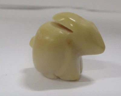 Pequeño Netsuke japonés de boj tallado a mano: bonito conejo Foto 1 de 4