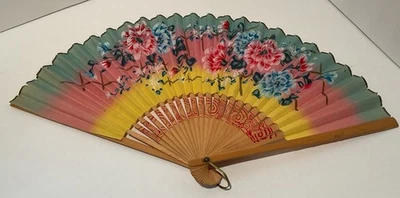 Abanico de mano vintage de papel floral asiático japonés nipón de los años 50 hecho en Japón Foto 1 de 4