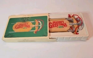 Nostalgischer Schlitten Punze Christbaumschmuck 1984 Originalkarton - Bild 1 von 4