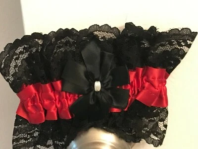 Liga elástica Frederick's of Hollywood vintage roja satinada y encaje negro con lazo Foto 1 de 4