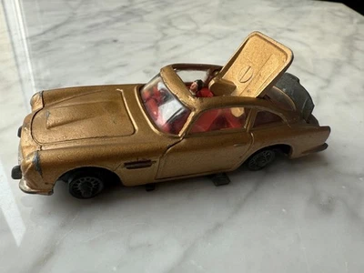 Corgi 261 James Bond Aston Martin DB5 Gold 1965 – Vintage Original – Driver Incl - Immagine 1 di 4