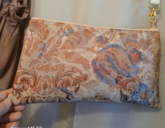 Nuevo maquillaje cosméticos artículos de tocador bolsas de satén de viaje muñequera colgante flores Foto 1 de 4