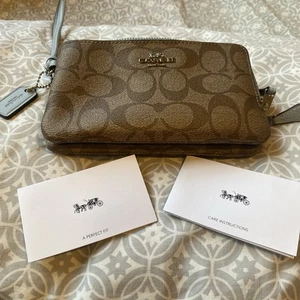 Authentic Coach Purse/ Ladies Wallet. Vinyl With Blue Lining, Zips And Tags. New - Picture 1 of 11