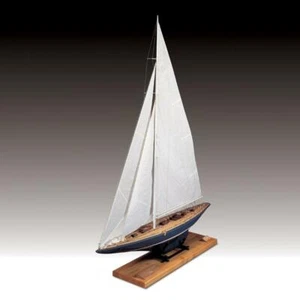 Amati 1700/82 Endeavour Kit 1:35 - Picture 1 of 4