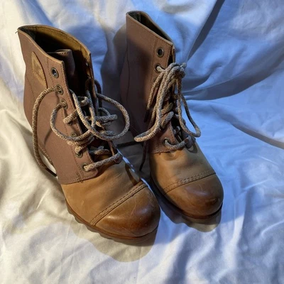 Sorel 10.5 Tan Wedge Waterproof Canvas-Leather Ankle Boots Preowned - Image 1 of 4