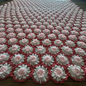 Vintage Handmade Crochet Daisy Puff Flower Afghan Blanket White/Pink/Dark Pink - Picture 1 of 6