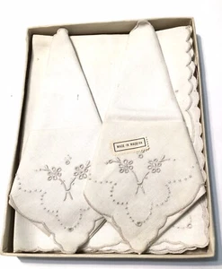 6 servilletas Madeira blancas vintage bordadas florales festoneadas CAJA sin usar - Imagen 1 de 6