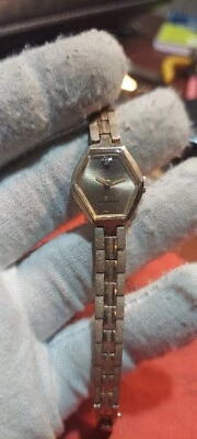 Antiguo reloj mecánico de cuerda manual para damas Wittnauer dorado Foto 1 de 4
