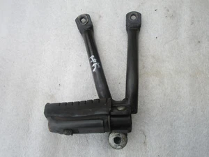 B1. Honda CBF 125 JC40 Fußraste hinten Rechts Sozius Raste + Halter - Picture 1 of 1