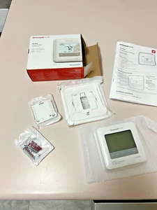 Honeywell T4 Pro Thermostat, NOB, TH4110U2005 - Picture 1 of 5