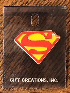 DC Comics SUPERMAN pin. Brand New On Card. 1985-1993 Release Vintage - Picture 1 of 4