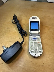 LG VX3200 Verizon Wireless abatible plateado, carga/encendido probado con cargador - Imagen 1 de 3