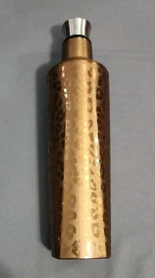Frasco de licor Brumate Gold Leapord de 25 OZ quinto. Tapa doble como vaso de chupito Foto 1 de 4