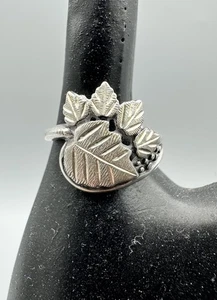 Vintage Wheeler "WM" Sterlingsilber Black Hills Weinrebenblätter Ring Größe 5 - Bild 1 von 8