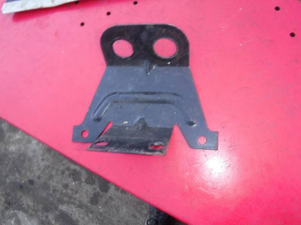 Kawasaki 440 L/C LTD 1980 invasor piezas de nieve: soporte de montaje llave y estrangulador Foto 1 de 1