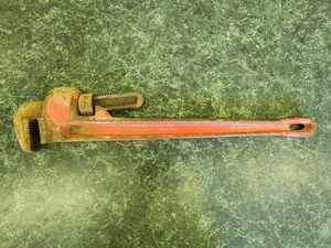 WESTWARD Pipe Wrench: Cast Iron, 3 in Jaw Capacity, Serrated, 24 in 4YR94A - Picture 1 of 5