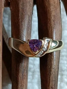 Anello in oro giallo massiccio 10 carati con accento trilioni di diamanti ametista - misura 7,5 - Foto 1 di 11