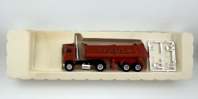 Con-Cor 004-001015 HO Scale Terra Tractor & Semi Dumper - Image 1 of 3