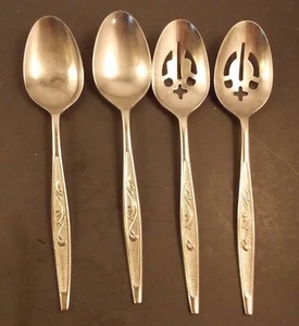 Carlton Stainless steel Woodcrest lot of 4 serving spoons (2 pierced) very nice - Picture 1 of 2