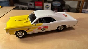 Pontiac GTO Mickey Thompson 1966 ERTL 1:18 coche escala diecast - Imagen 1 de 4