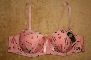 Sujetador rosa 34/75 con corazones, estrellas, frases en tazas y lazo brillante en el medio - Imagen 1 de 4