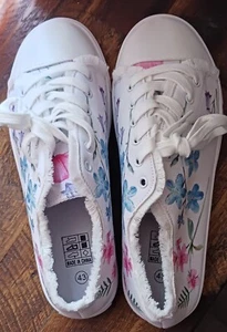Womens Sneakers, NEW, Floral On White, Size 11/43 on Small Side, PRETTY! - Picture 1 of 6