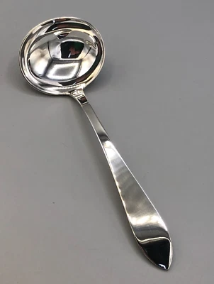 Cucharón de salsa de plata esterlina Faneuil by Tiffany & Co 7 3/8", ligeramente usado Foto 1 de 4