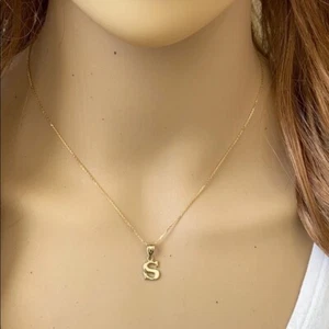 Collar Colgante Mini Inicial Letra S de Oro Amarillo Sólido de 14 K - Imagen 1 de 8