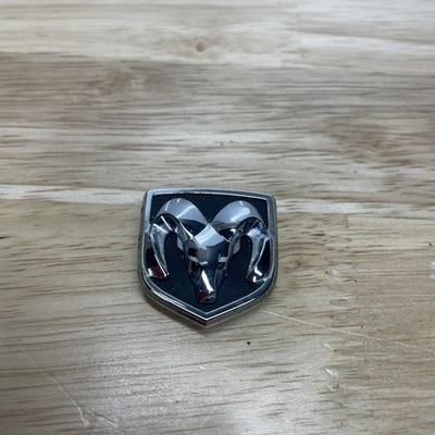 Insignia con logotipo emblema del volante Dodge compatible con Magnum Durango 2006 2007 2008 OEM Foto 1 de 3
