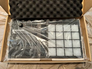 Native Instruments Maschine Mikro Mk3 - Drum Machine + protective Case - Picture 1 of 5