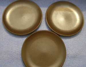 3 Platos de Ensalada de Pasas Carga Colección Caqui Calvin Klein Color Marrón Oscuro - Imagen 1 de 5