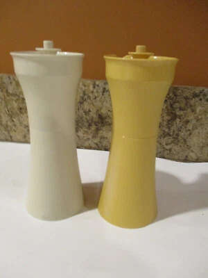 Vintage Tupperware olio e aceto condimento cruet set mandorle e oro raccolto #1246 - Immagine 1 di 4