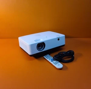 Projektor NEC NP-ME372W 3700-lumenów z pilotem *262 godziny* - Zdjęcie 1 z 10