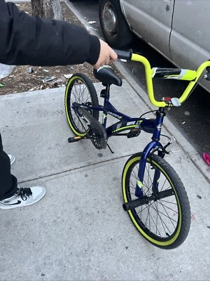 Huffy 73089 Ignyte 20 in. Bike - Blue - Image 1 of 4