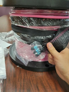 MicroDist Plen 36 Fibras MM 50um OM4. MTP magenta/mujer a MTP/hembra 50 metros - Imagen 1 de 2