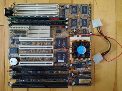 Vintage motherboard PCChips M537 V5.1 + RAM 64 MB + CPU 200 Mhz - Image 1 of 4