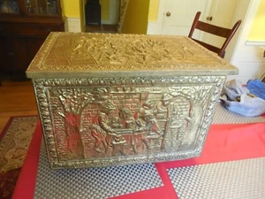 Vintage Mid-20th Century English Embossed Brass Log Box, with Tavern Scenes - Picture 1 of 10