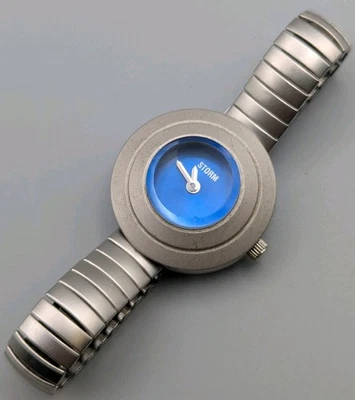 Reloj de cuarzo Storm Donna 1999 cara azul damas/niñas. Pulsera serpiente expansible. Foto 1 de 4