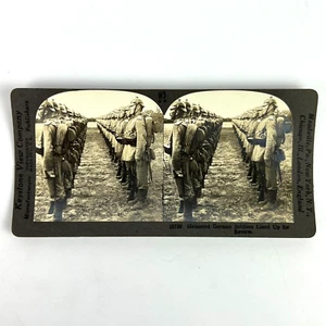 Fotos antiguas de la Primera Guerra Mundial Keystone View Co 18728 soldados alemanes con casco alineados - Imagen 1 de 8