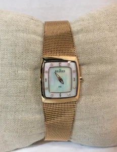 Vtg Skagen Denmark Ladies Super Slim Mother of Pearl Dial Watch 380XSRR1 Working - Picture 1 of 10