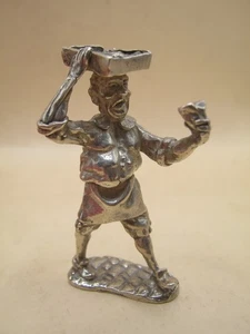 Estatua vintage de plata esterlina novedad de un vendedor ambulante MUFFIN MAN / PANADERO - Imagen 1 de 5