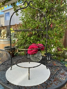 Espositore dessert 3 piatti in ferro battuto tono nero e oro 22,5" - Foto 1 di 8