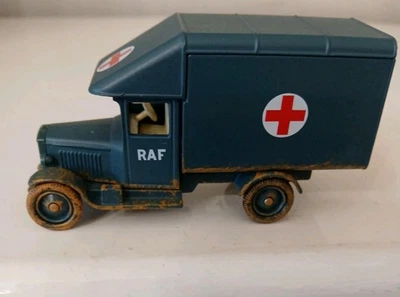 Corgi CS590025 Morris 11CWT Ambulance RAF &  Loose Diecast - Image 1 of 4