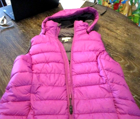 CHALECO ACOLCHADO MUJER MARCA MANDARINA MORADO, TALLA M Foto 1 de 4