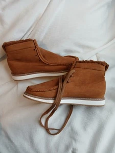 Gap Kids Cozy Tie  Boots Cognac Brown Suede Size 3 - Picture 1 of 5