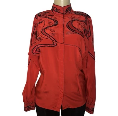 Blusa vintage anos 80 Della Roufagali vermelha seda abstrata enfeitada - Imagem 1 de 4