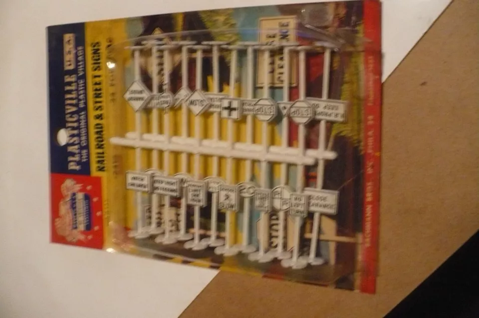 Plasticville USA HO Scale Railroad & Street Signs No. 2414
